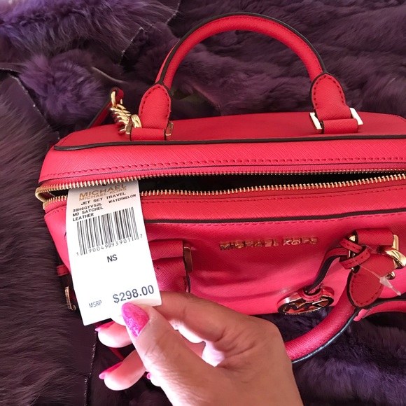 Michael Kors Handbags - MICHEAL KORS handbag , a good condition